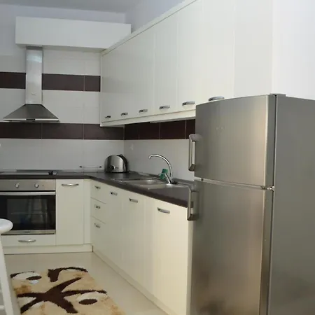 Mbyllur * Sarandë
